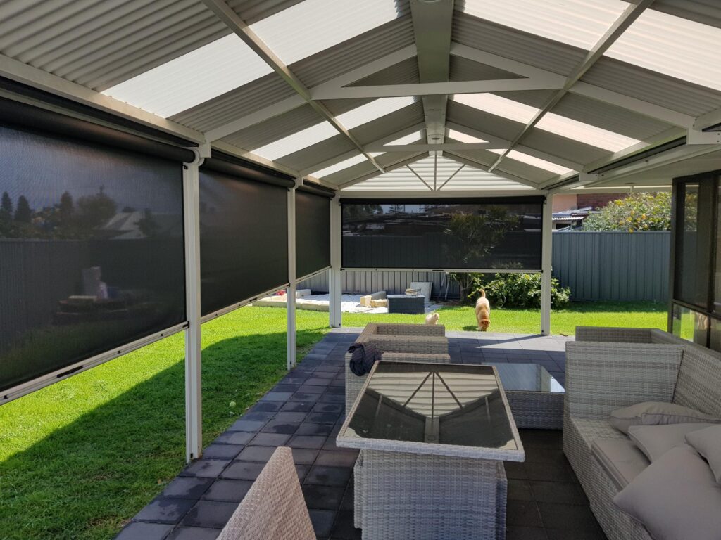 Advice on Choosing the Best Outdoor Cafe Blinds